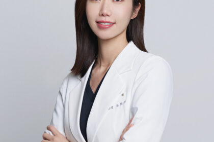 오앤오치과의원 오회진 원장 강남 심미치과 직접 진료 통합치의학 전문의 대한심미치과학회 인정의 펠로우 수석