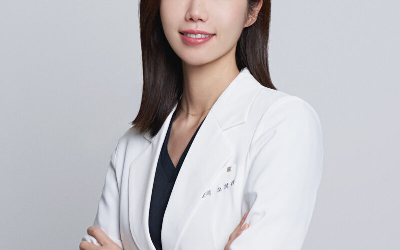 오앤오치과의원 오회진 원장 강남 심미치과 직접 진료 통합치의학 전문의 대한심미치과학회 인정의 펠로우 수석